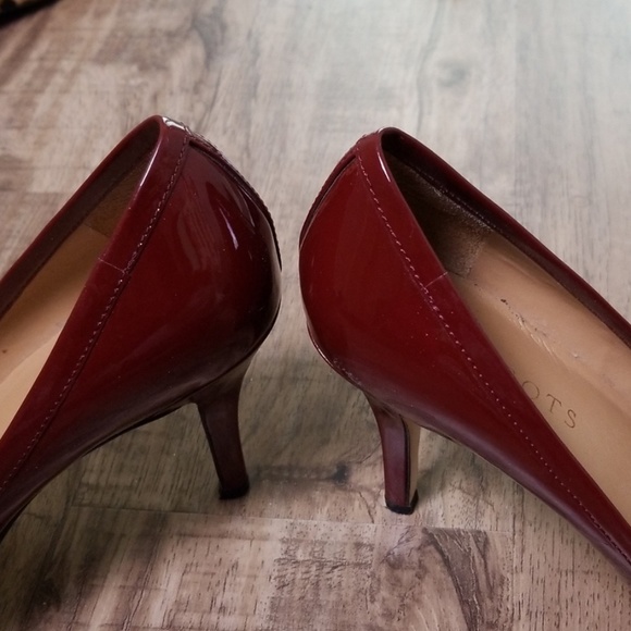 Talbots Burgundy Patent Leather Round Toe with Bow - Picture 2 of 5